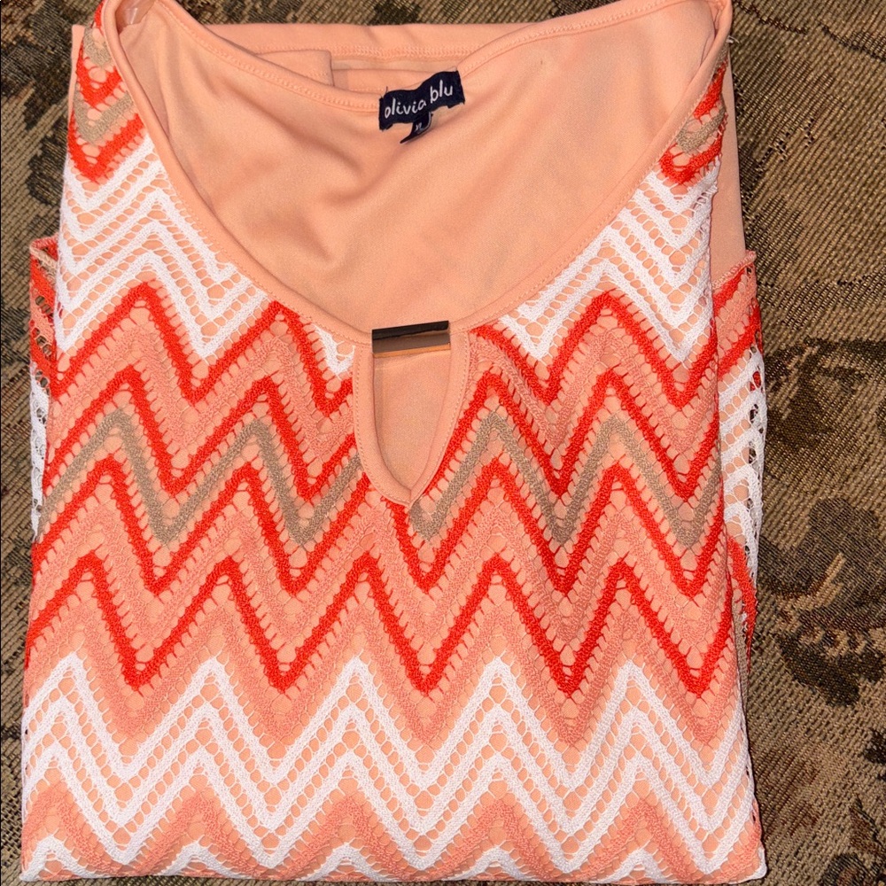 Vibrant Chevron Pattern Poncho - image 6